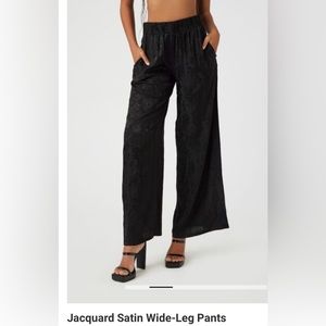 NWT Forever 21 Black Jacquard Wide Leg Black Pants!